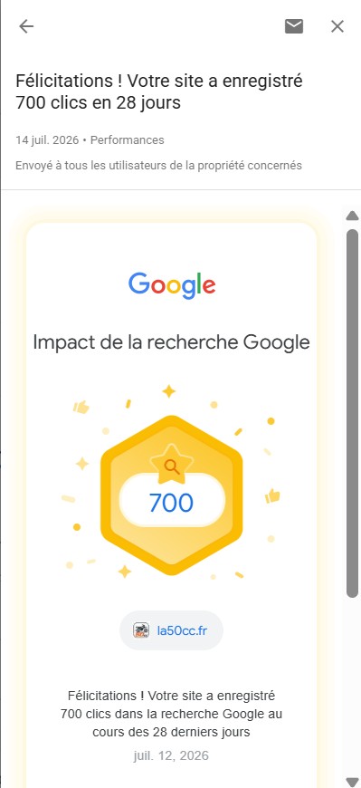 Notification Google Search Console félicitant le site la50cc.fr pour avoir enregistré 700 clics dans la recherche Google au cours des 28 derniers jours, résultat marquant affiché le 14-07-2026, capture mobile verticale au format PNG 399 × 868